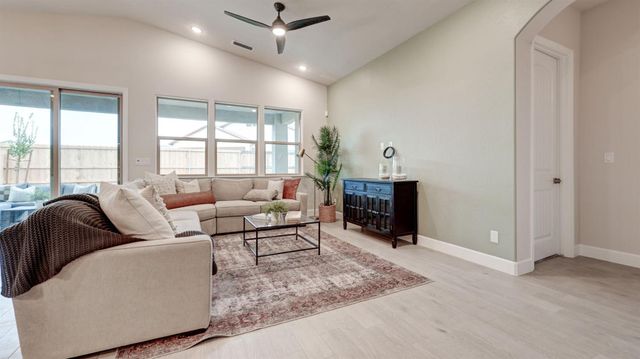 935 Talus Way S, Madera, CA 93636