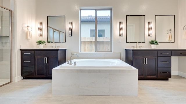 935 Talus Way S, Madera, CA 93636