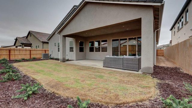 935 Talus Way S, Madera, CA 93636