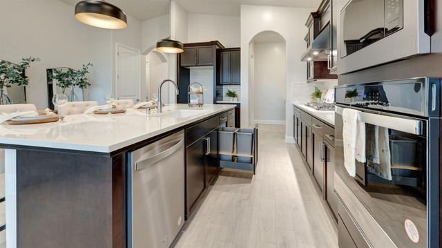 935 Talus Way S, Madera, CA 93636