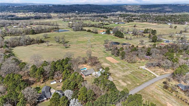 511 Wakerobin Road, Russellville, AR 72802