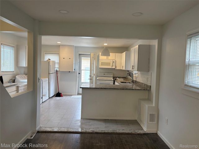 27141 Hampden Street, Madison Heights, MI 48071