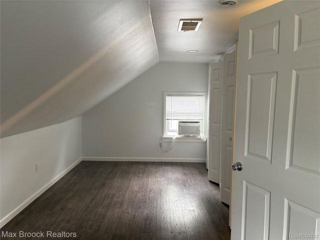27141 Hampden Street, Madison Heights, MI 48071