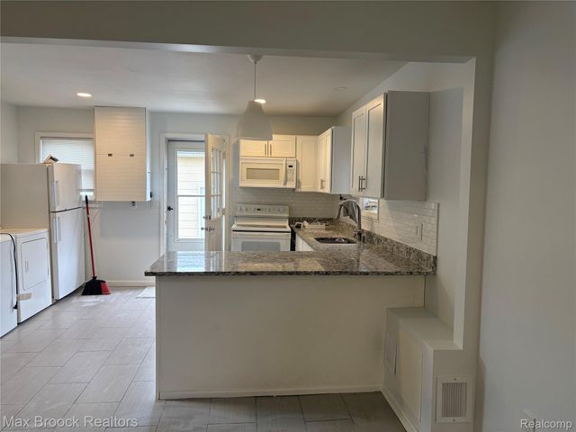 27141 Hampden Street, Madison Heights, MI 48071
