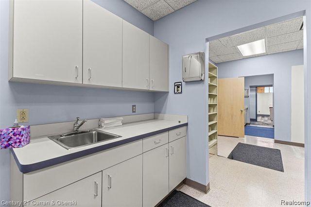 24825 Michigan Avenue, Dearborn, MI 48124