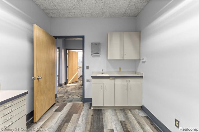 24825 Michigan Avenue, Dearborn, MI 48124