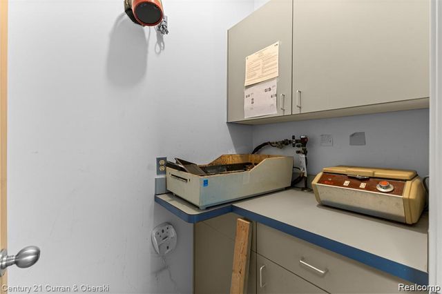 24825 Michigan Avenue, Dearborn, MI 48124