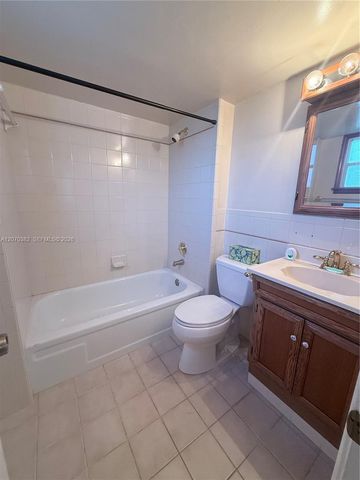 114 Royal Park Drive 3H, Oakland Park, FL 33309