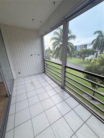 114 Royal Park Drive 3H, Oakland Park, FL 33309