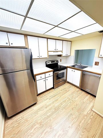 114 Royal Park Drive 3H, Oakland Park, FL 33309