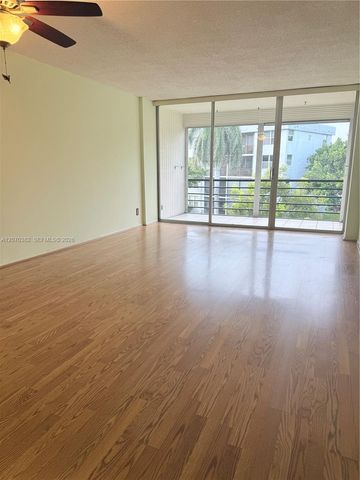 114 Royal Park Drive 3H, Oakland Park, FL 33309