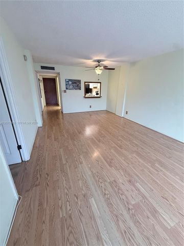114 Royal Park Drive 3H, Oakland Park, FL 33309