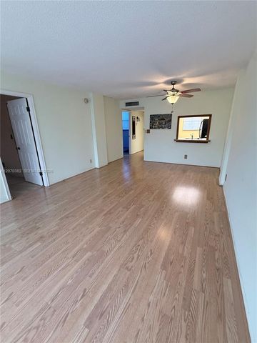 114 Royal Park Drive 3H, Oakland Park, FL 33309