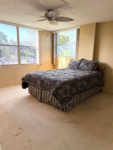 114 Royal Park Drive 3H, Oakland Park, FL 33309