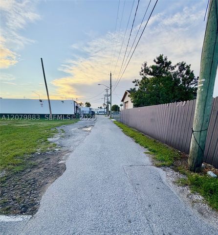 54 NW 8th St, Homestead, FL 33030