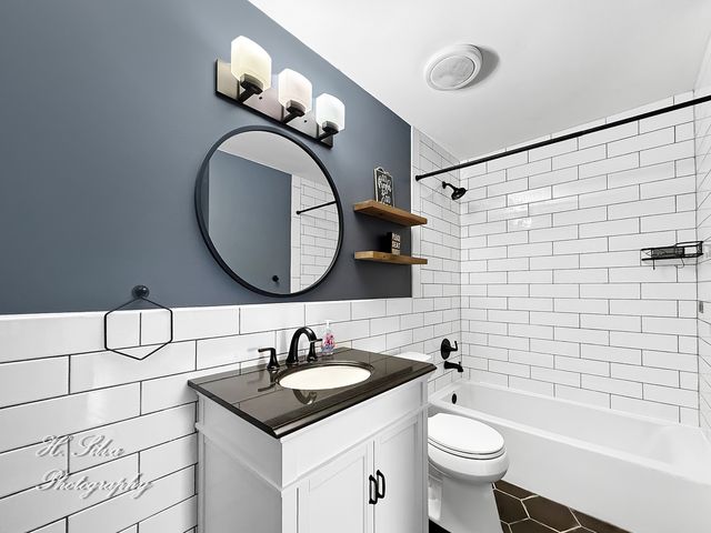 2110 Tahoe Parkway, Algonquin, IL 60102