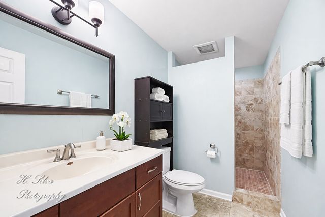 2110 Tahoe Parkway, Algonquin, IL 60102