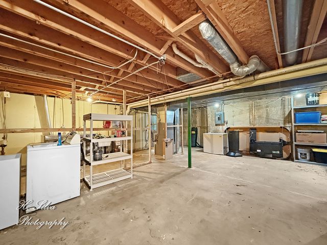 2110 Tahoe Parkway, Algonquin, IL 60102