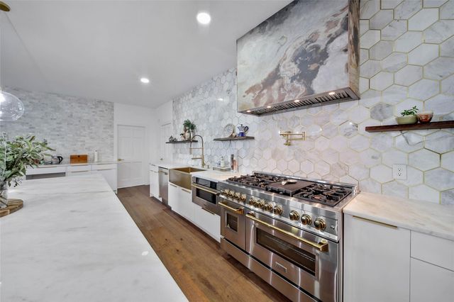 11 W Kitty Hawk St, Richmond, TX 77406