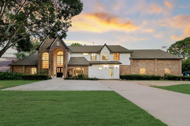 11 W Kitty Hawk St, Richmond, TX 77406