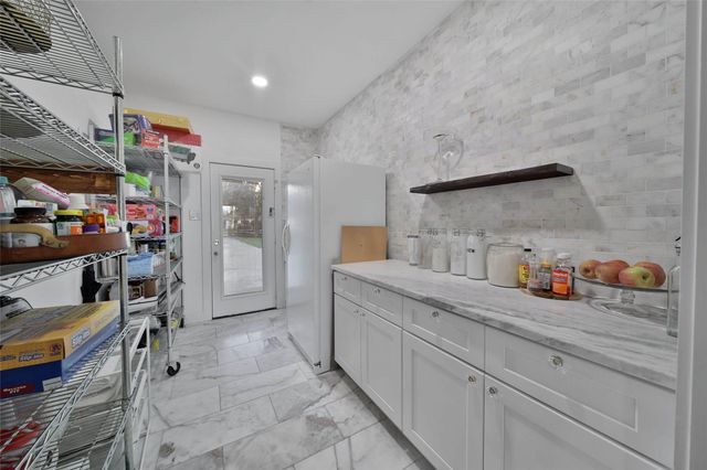 11 W Kitty Hawk St, Richmond, TX 77406