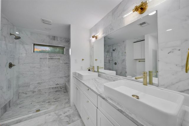 11 W Kitty Hawk St, Richmond, TX 77406