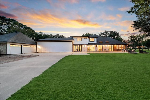 11 W Kitty Hawk St, Richmond, TX 77406