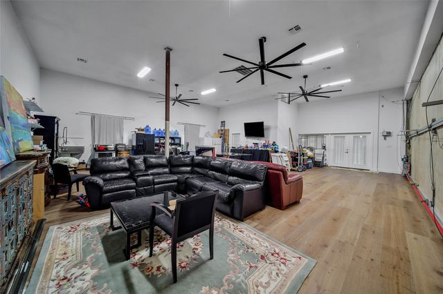 11 W Kitty Hawk St, Richmond, TX 77406