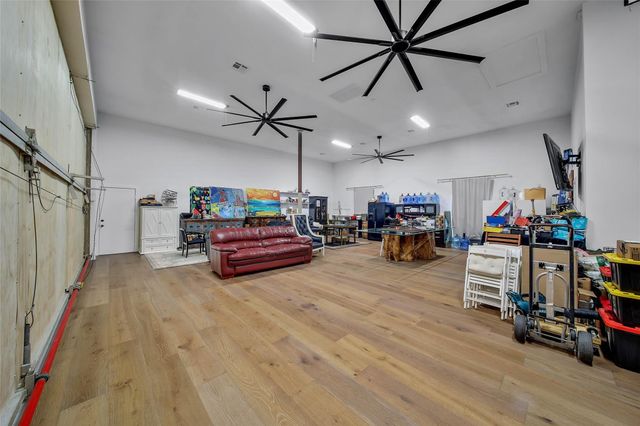 11 W Kitty Hawk St, Richmond, TX 77406