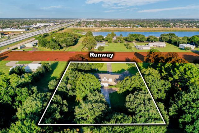 11 W Kitty Hawk St, Richmond, TX 77406