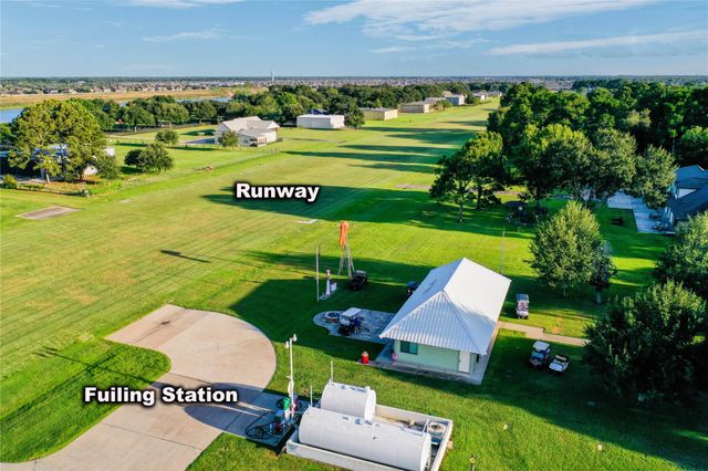 11 W Kitty Hawk St, Richmond, TX 77406