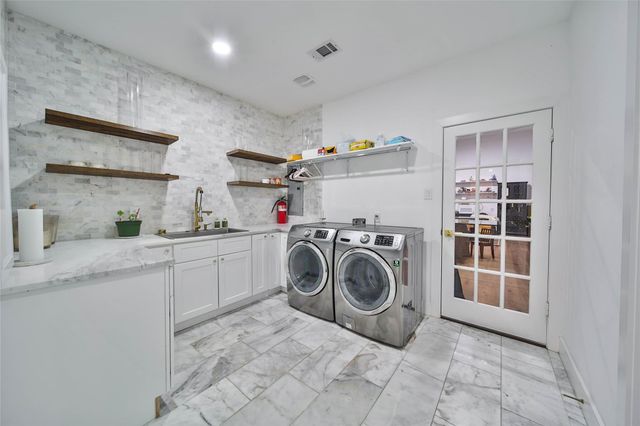 11 W Kitty Hawk St, Richmond, TX 77406