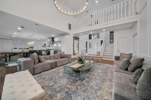 11 W Kitty Hawk St, Richmond, TX 77406