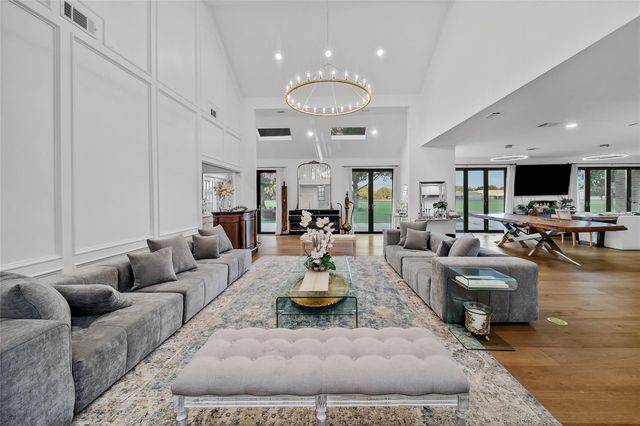 11 W Kitty Hawk St, Richmond, TX 77406