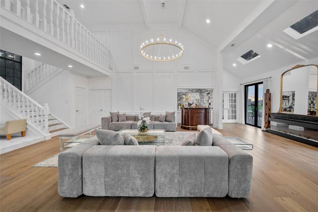 11 W Kitty Hawk St, Richmond, TX 77406