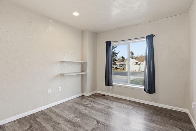 2725 N Miami Ct, Spokane, WA 99217