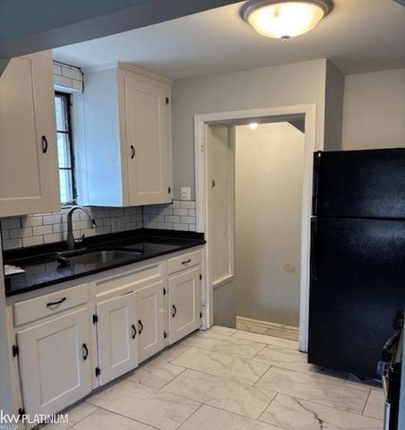 22448 Lambrecht Avenue, Eastpointe, MI 48021