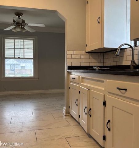 22448 Lambrecht Avenue, Eastpointe, MI 48021