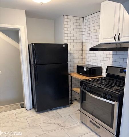 22448 Lambrecht Avenue, Eastpointe, MI 48021