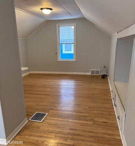 22448 Lambrecht Avenue, Eastpointe, MI 48021