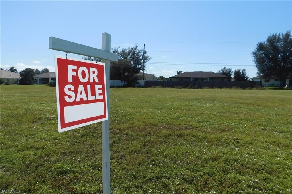 2148 Diplomat PKWY E, CAPE CORAL, FL 33909 — exterior
