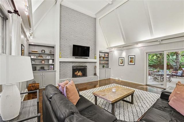 3518 W 100th Terrace, Leawood, KS 66206