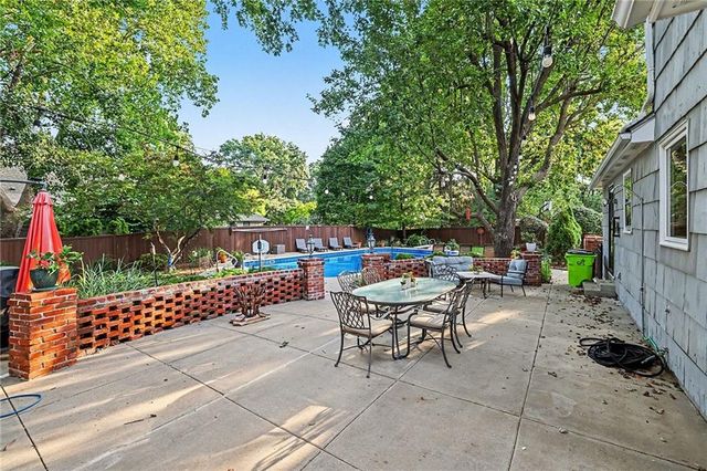 3518 W 100th Terrace, Leawood, KS 66206