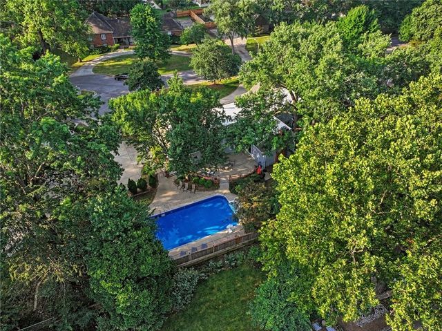 3518 W 100th Terrace, Leawood, KS 66206