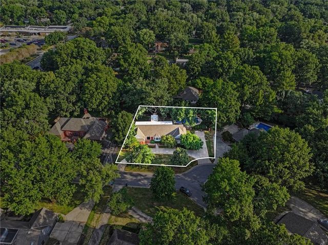 3518 W 100th Terrace, Leawood, KS 66206