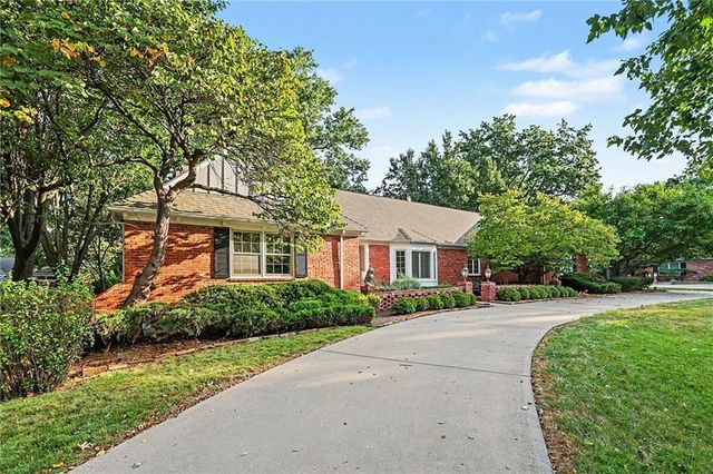 3518 W 100th Terrace, Leawood, KS 66206