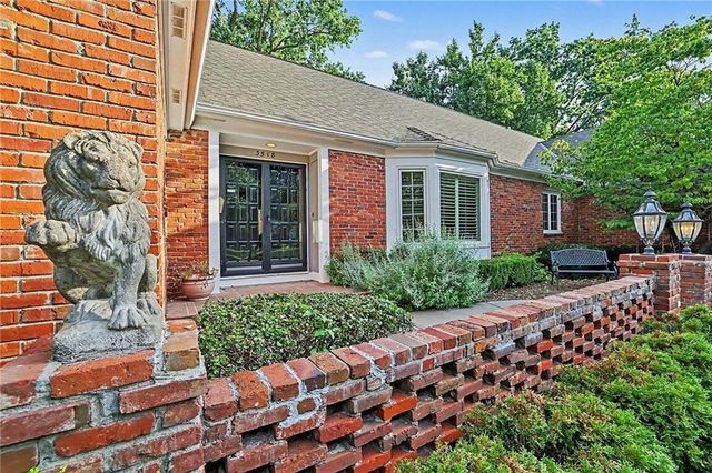 3518 W 100th Terrace, Leawood, KS 66206