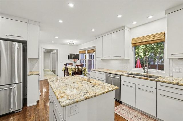 3518 W 100th Terrace, Leawood, KS 66206