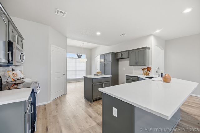 20109 E 37th Place S, Broken Arrow, OK 74014