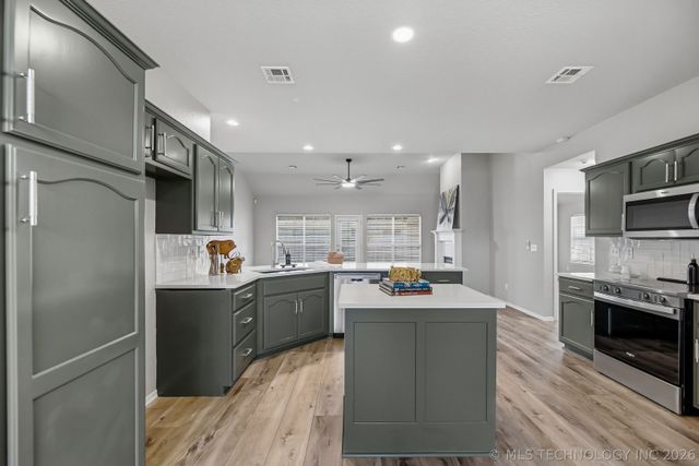 20109 E 37th Place S, Broken Arrow, OK 74014